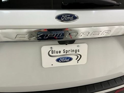 Used 2020 Ford Explorer XLT RWD image 5