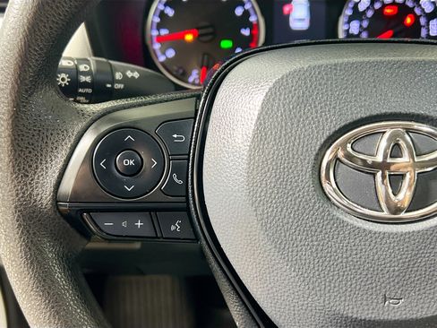 Used 2021 Toyota RAV4 XLE w/ Convenience Package FWD image 18