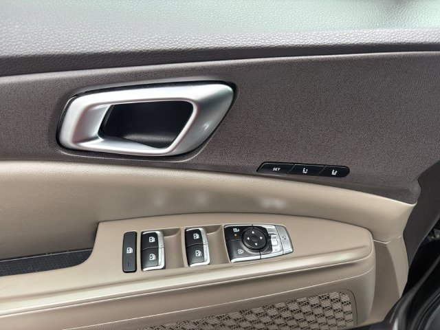 Certified 2025 Kia Carnival EX FWD image 20
