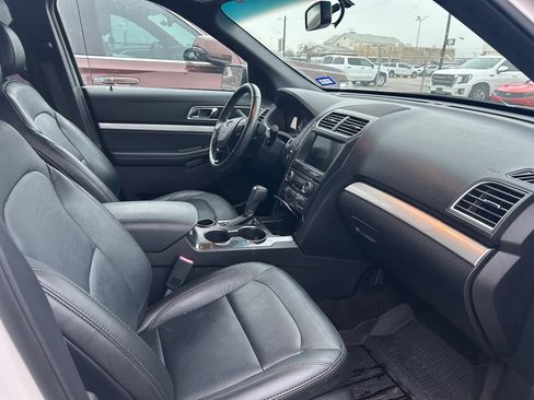 Used 2017 Ford Explorer XLT w/ Equipment Group 202A image 17