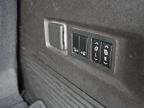 Used 2021 Chevrolet Tahoe Z71 w/ Z71 Signature Package AWD/4WD image 26