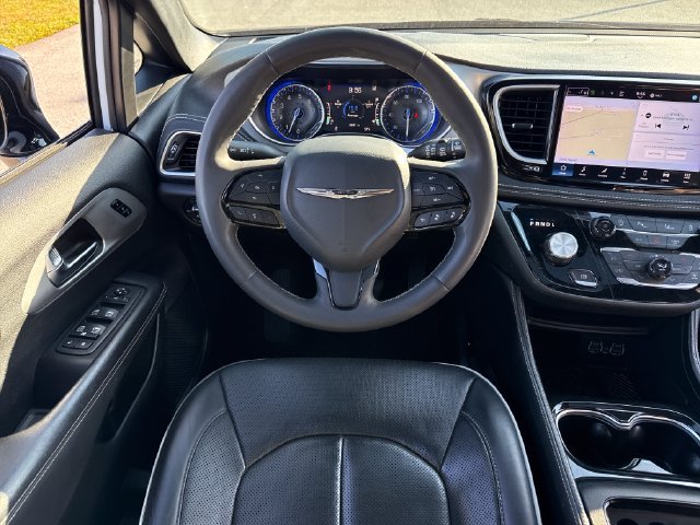 Used 2025 Chrysler Pacifica Limited FWD image 20
