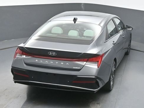 Used 2024 Hyundai Elantra Limited image 42
