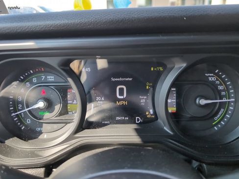 Used 2024 Jeep Wrangler Unlimited w/ Convenience Group AWD/4WD image 14