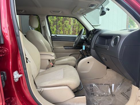 Used 2017 Jeep Patriot Sport w/ Power Value Group FWD image 18