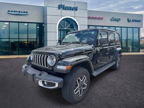 Used 2025 Jeep Wrangler Unlimited Sahara image 4