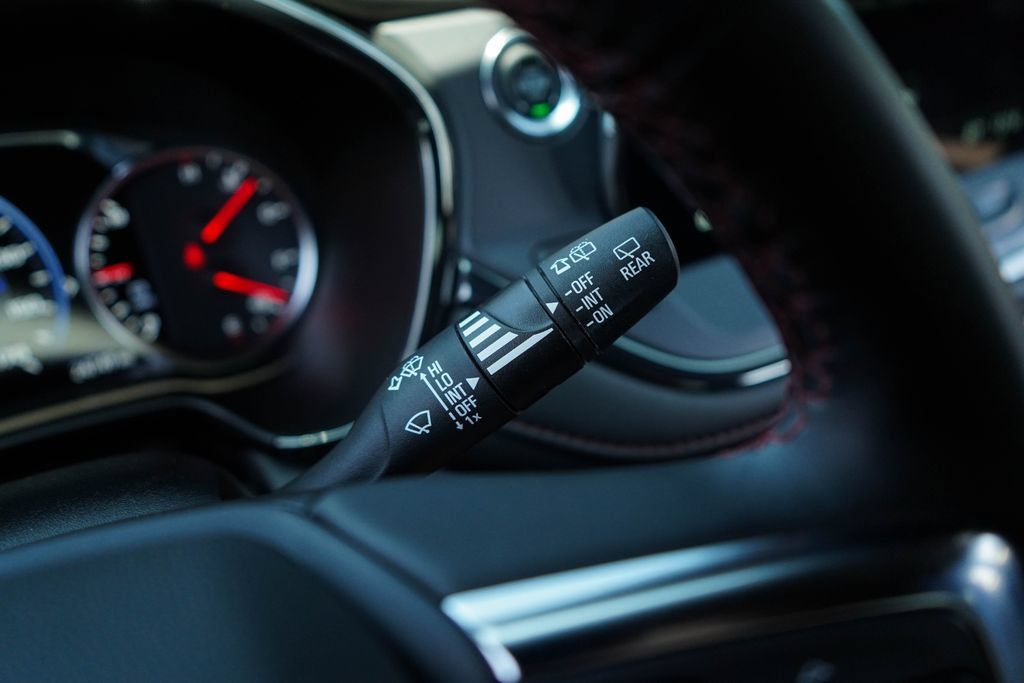 Used 2025 Chevrolet Blazer RS FWD image 34