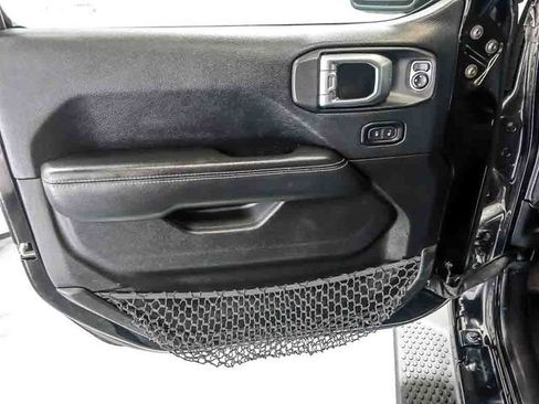 Used 2018 Jeep Wrangler Unlimited Sahara AWD/4WD image 26