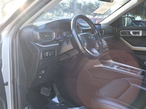 Used 2023 Ford Explorer XLT w/ Equipment Group 202A RWD image 25