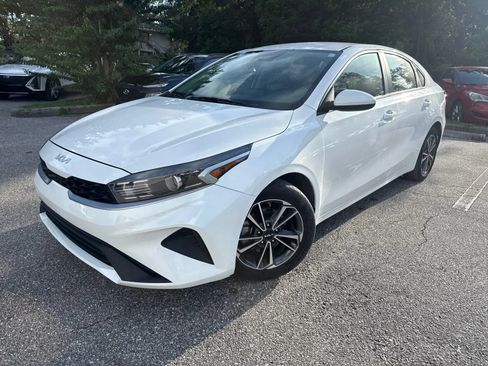 Used 2023 Kia Forte LXS FWD image 2