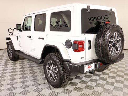 Used 2024 Jeep Wrangler Sahara image 22