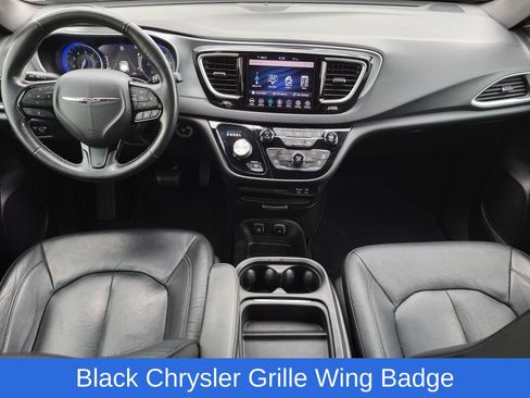 Used 2020 Chrysler Pacifica Touring-L w/ Advanced Safetytec Group FWD image 17