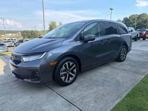 Used 2025 Honda Odyssey EX-L image 3