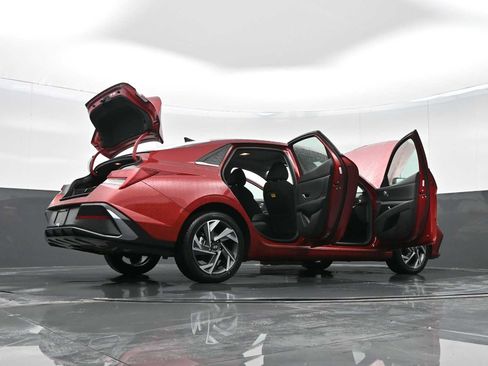 Used 2024 Hyundai Elantra SEL w/ Convenience Package image 40