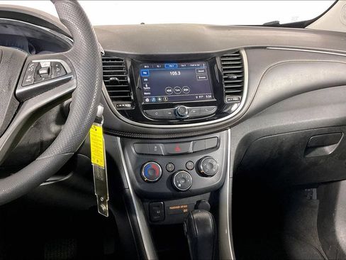 Used 2018 Chevrolet Trax LS FWD image 9