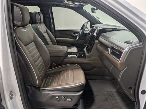 Used 2026 GMC Yukon XL Denali Ultimate w/ LPO, Floor Liner Package AWD/4WD image 22