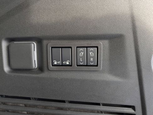 Used 2025 Chevrolet Tahoe Premier image 14