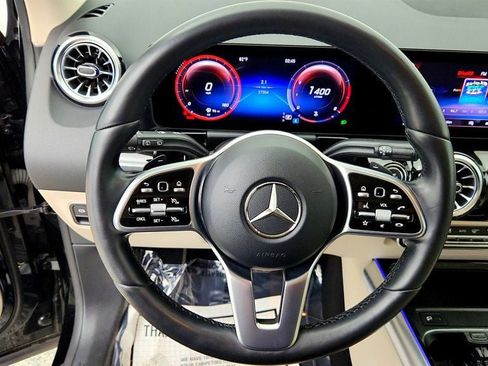 Used 2023 Mercedes-Benz GLA 250 4MATIC w/ Premium Package image 12