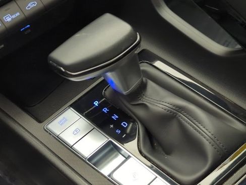Used 2025 Hyundai Elantra SEL FWD image 21