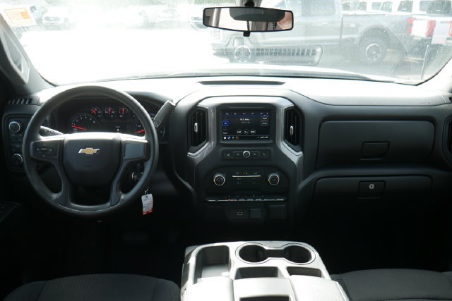 Used 2020 Chevrolet Silverado 1500 Custom w/ Custom Value Package AWD/4WD image 4