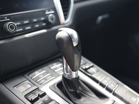 Used 2018 Porsche Macan AWD/4WD image 19