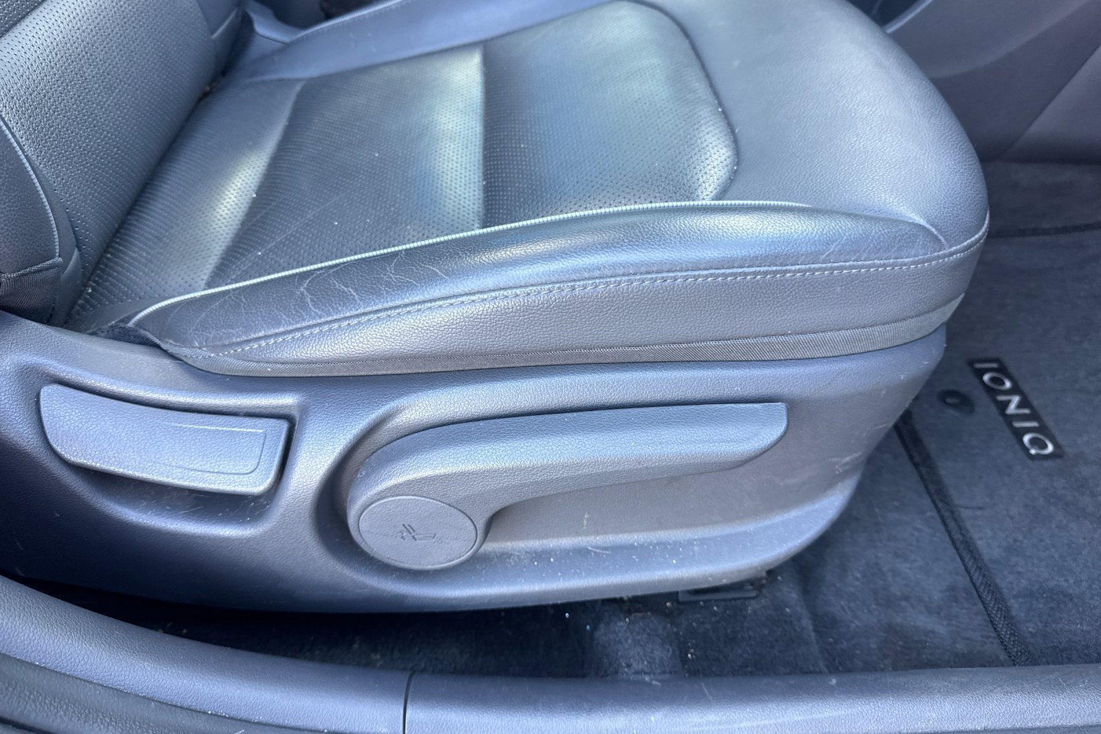 Used 2020 Hyundai Ioniq Limited FWD image 23