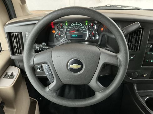 Used 2017 Chevrolet Express 2500 image 5