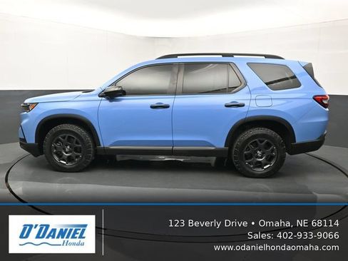 Used 2024 Honda Pilot TrailSport image 2
