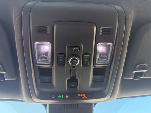 Used 2025 GMC Yukon Elevation w/ Elevation Premium Package image 31