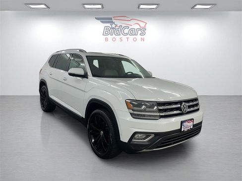 Used 2019 Volkswagen Atlas SEL Premium image 3