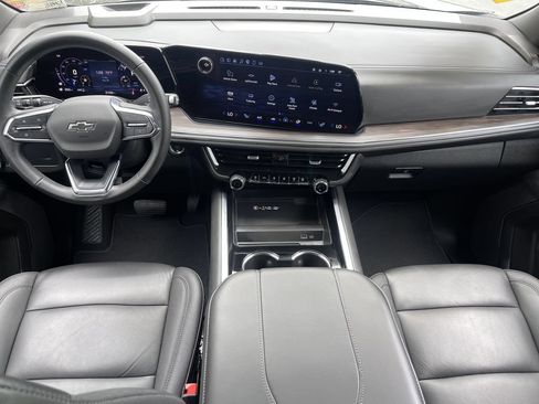 Used 2025 Chevrolet Suburban Z71 AWD/4WD image 11