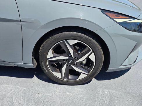 Used 2023 Hyundai Elantra SEL w/ Convenience Package FWD image 9