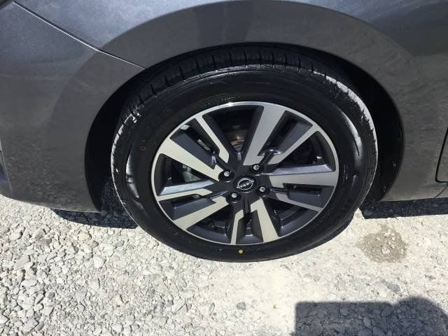 Used 2023 Nissan Versa SV FWD image 9