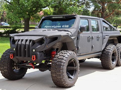 Used 2025 Jeep Gladiator Sport AWD/4WD image 14