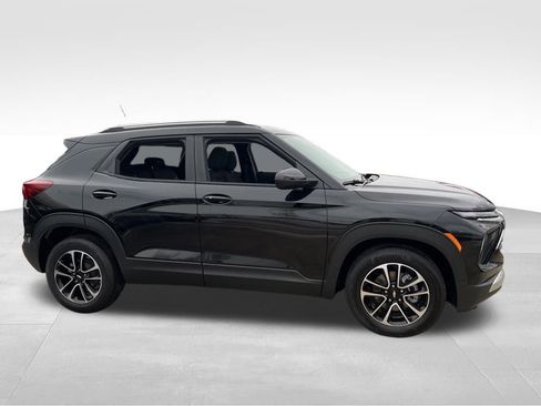 New 2025 Chevrolet TrailBlazer LT w/ Convenience Package image 2