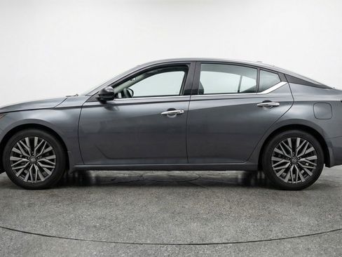 Used 2025 Nissan Altima 2.5 SV image 5