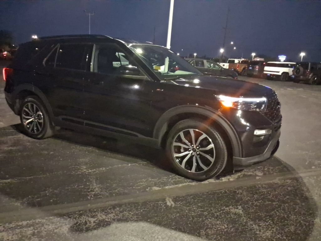 Used 2023 Ford Explorer ST-Line AWD/4WD image 6