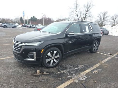 Used 2023 Chevrolet Traverse LT w/ LT Premium Package image 2
