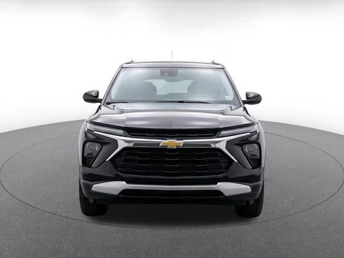 Used 2025 Chevrolet TrailBlazer LT w/ Driver Confidence Package AWD/4WD image 2