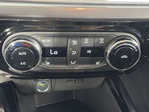 Used 2025 Chevrolet Trax ACTIV w/ Driver Confidence Package FWD image 21