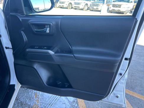 Used 2023 Toyota Tacoma TRD Off-Road w/ Technology Package image 9