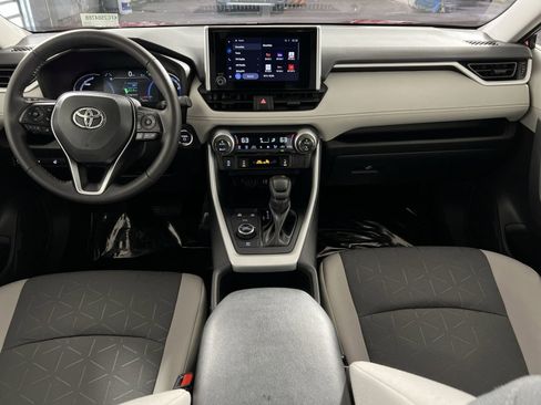 Used 2025 Toyota RAV4 XLE image 22