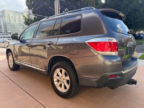 Used 2012 Toyota Highlander SE image 6