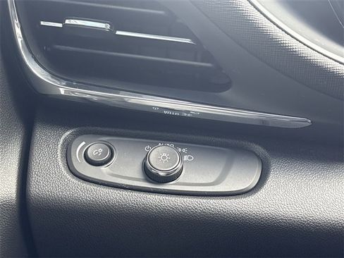 Certified 2025 Buick Envista Preferred image 17