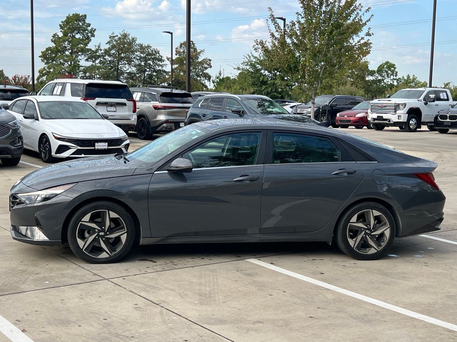 Certified 2023 Hyundai Elantra Limited w/ Preferred Accessory Package FWD image 6