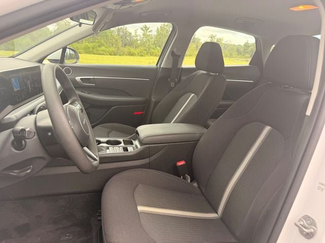 Used 2026 Hyundai Sonata SE FWD image 8