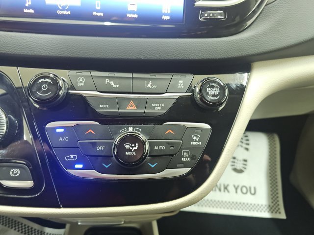 Used 2023 Chrysler Pacifica Touring-L FWD image 9