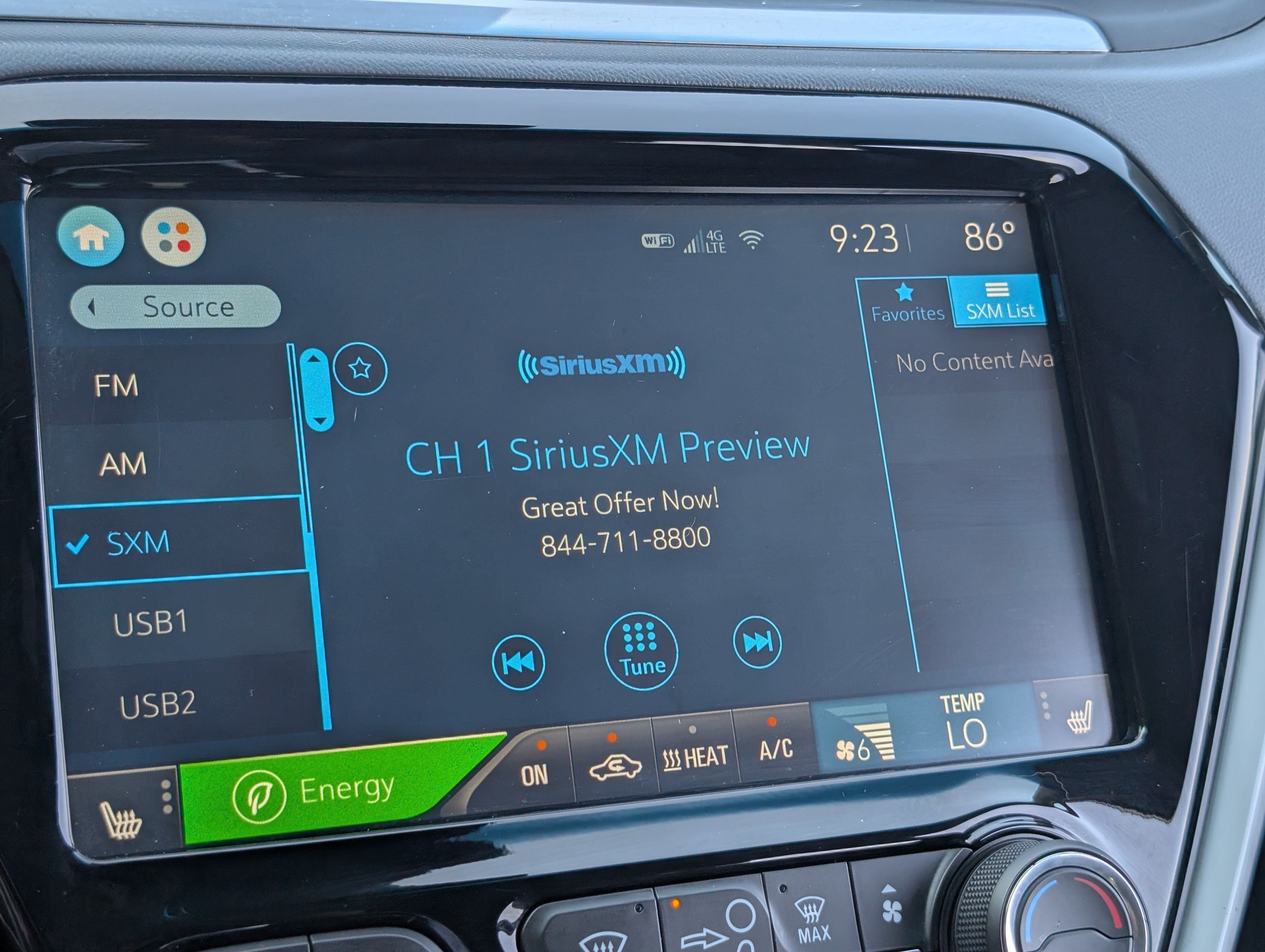 Used 2019 Chevrolet Bolt Premier w/ Infotainment Package FWD image 27