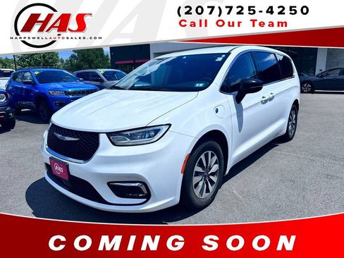 Used 2024 Chrysler Pacifica Limited FWD image 1