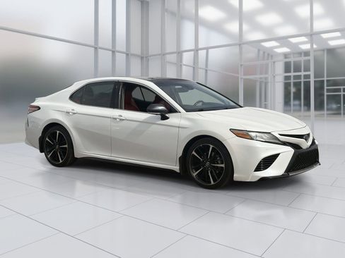 Used 2018 Toyota Camry XSE w/ Driver Assist Package image 8